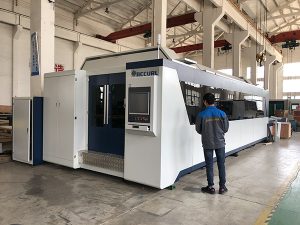 500 W 700 W 1 kw、2 kw、3 kw、金属シートCNC Trpf、IPGと光ファイバーレーザー切断機の価格