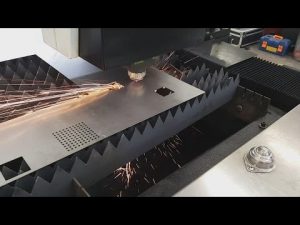 China Accurl 700w 1000wファイバーシートメタルCNCレーザー切断機ステンレス鋼